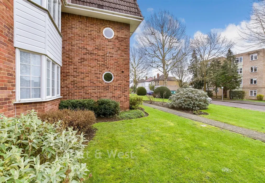 Communal Gardens - Thicket Road, Sutton, Surrey - Wards of Kent