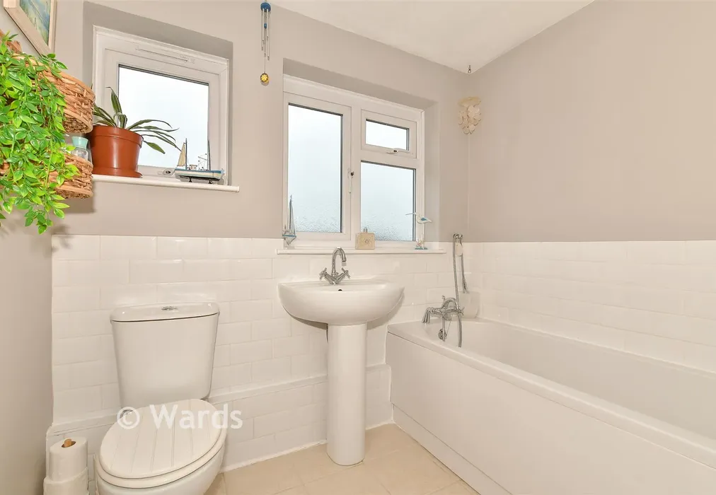 Bathroom - Bladbean, Canterbury, Kent - Wards of Kent