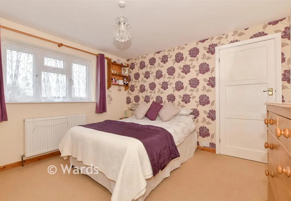 Bedroom 1 - Bladbean, Canterbury, Kent - Wards of Kent