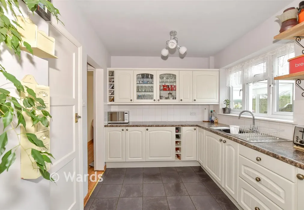 Kitchen - Bladbean, Canterbury, Kent - Wards of Kent