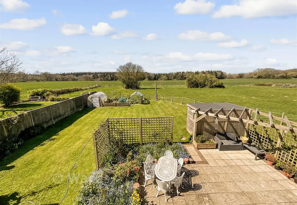 Rear Garden - Bladbean, Canterbury, Kent - Wards of Kent