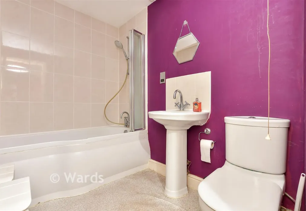 Bathroom - Fort Crescent, Margate, Kent - Wards of Kent
