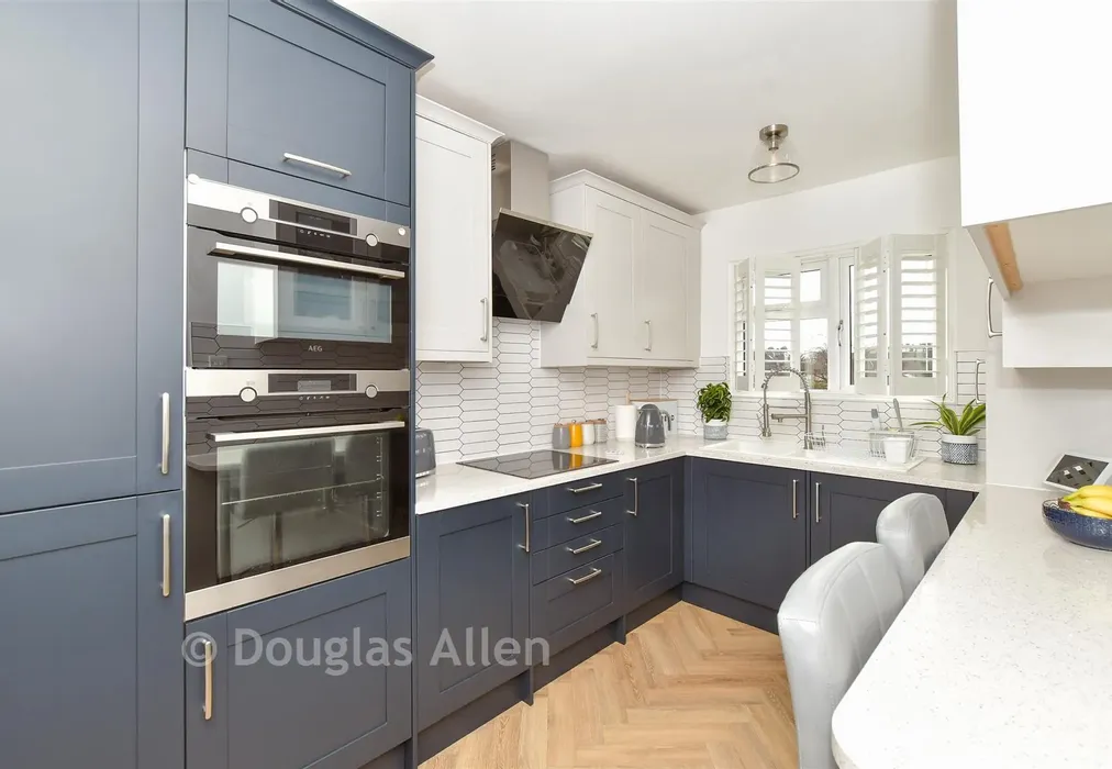 Kitchen - Chingford Lane, Woodford Green, Essex - Wards of Kent