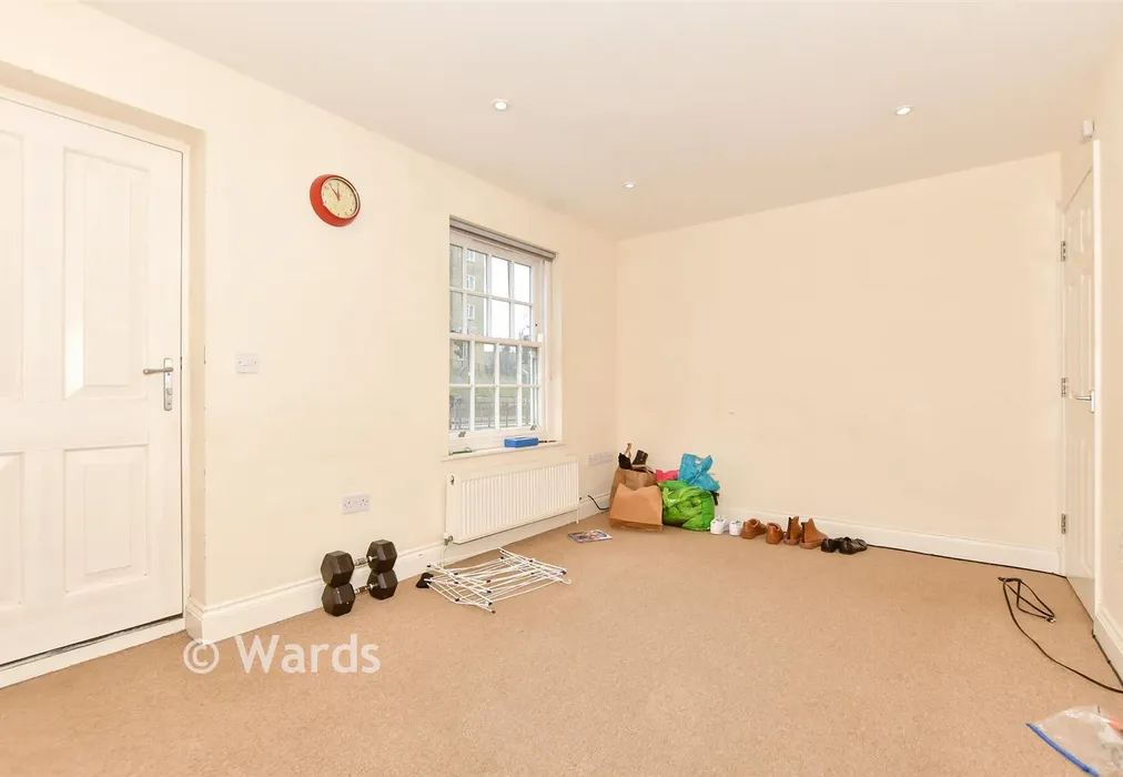 Lounge - Queens Courtyard, Dover, Kent - Wards of Kent