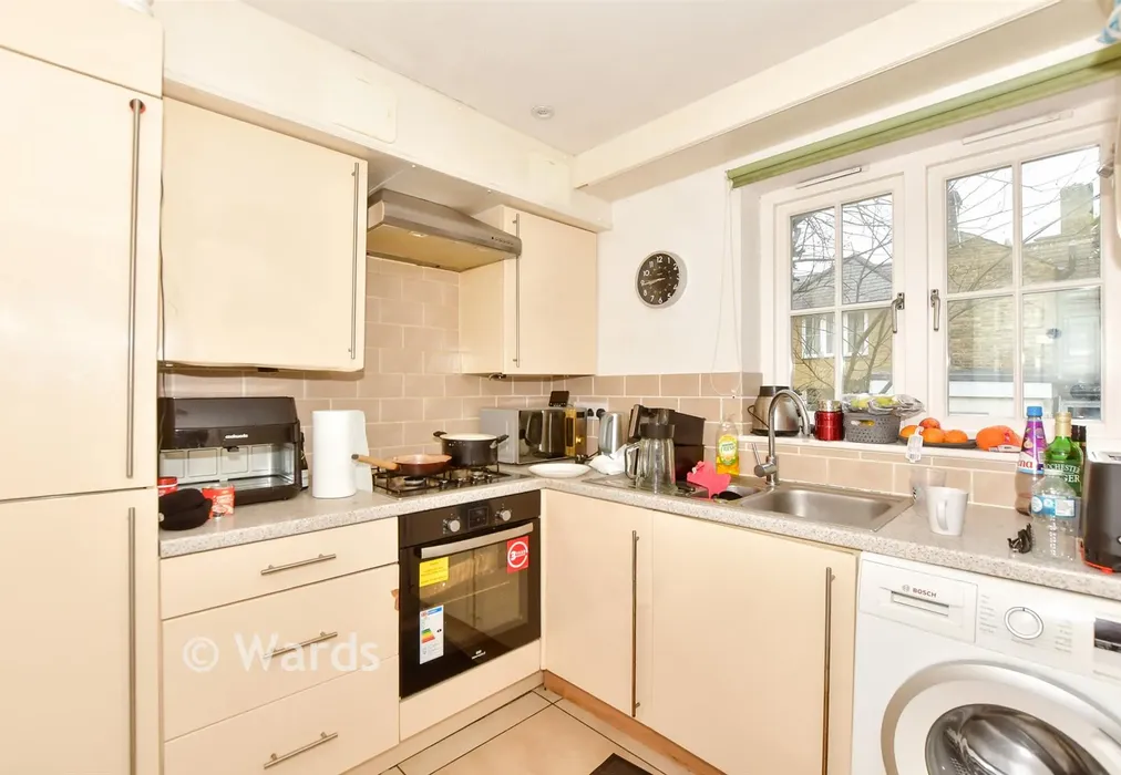 Kitchen - Queens Courtyard, Dover, Kent - Wards of Kent