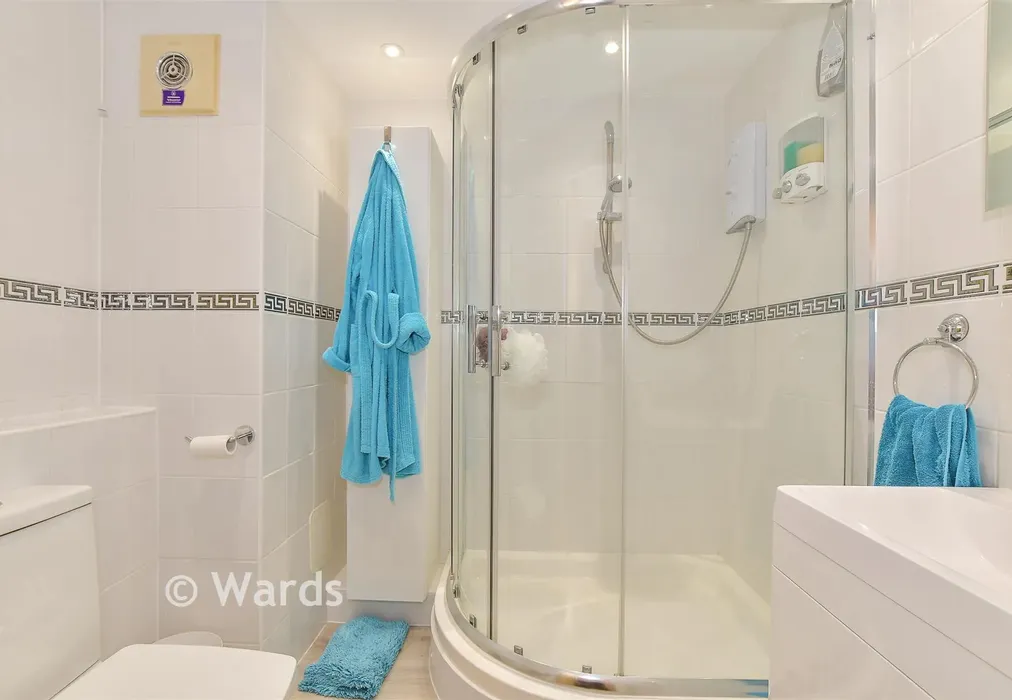 Shower Room - Pier Avenue, Herne Bay, Kent - Wards of Kent
