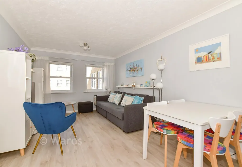Lounge/Diner - Pier Avenue, Herne Bay, Kent - Wards of Kent