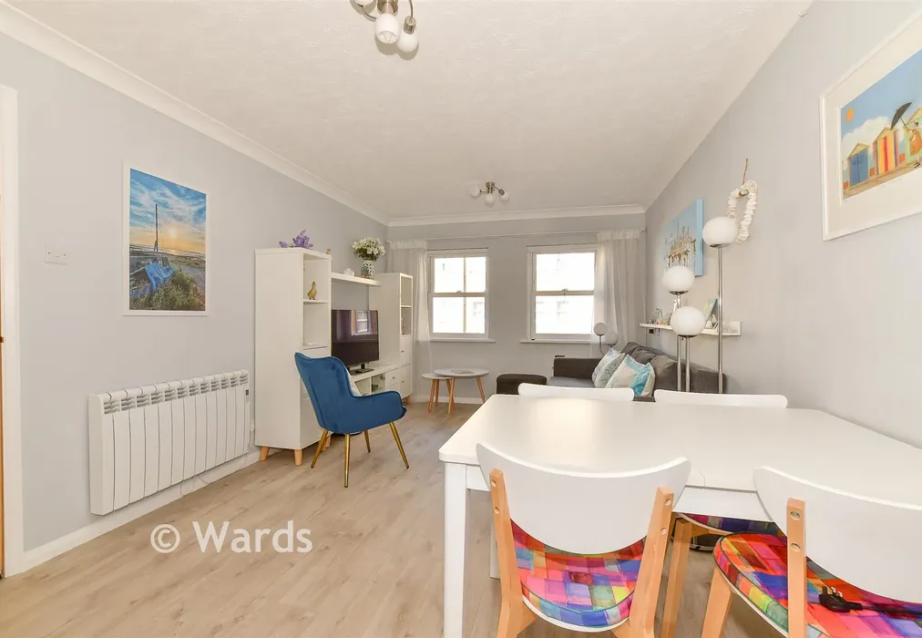 Lounge/Diner - Pier Avenue, Herne Bay, Kent - Wards of Kent