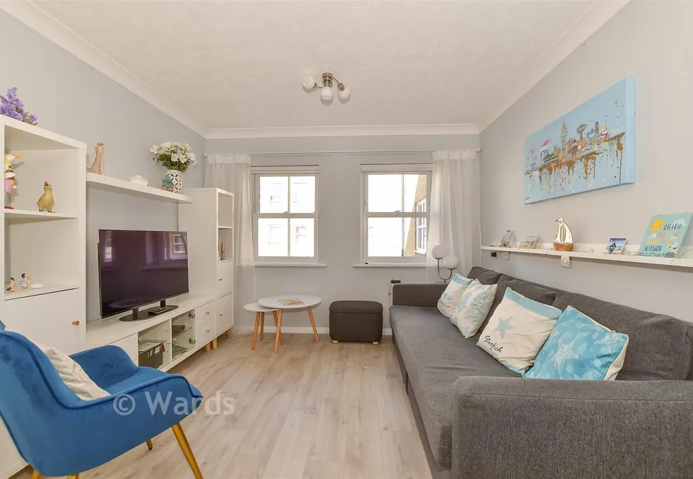 Lounge/Diner - Pier Avenue, Herne Bay, Kent - Wards of Kent