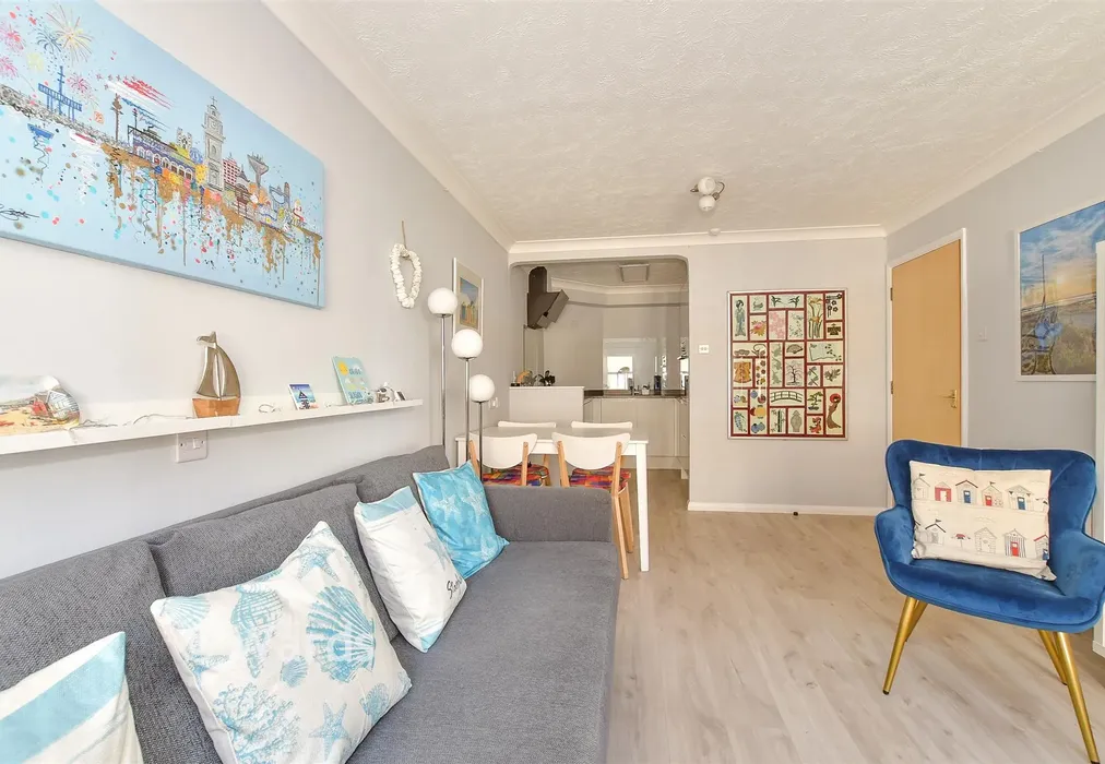 Lounge/Diner - Pier Avenue, Herne Bay, Kent - Wards of Kent