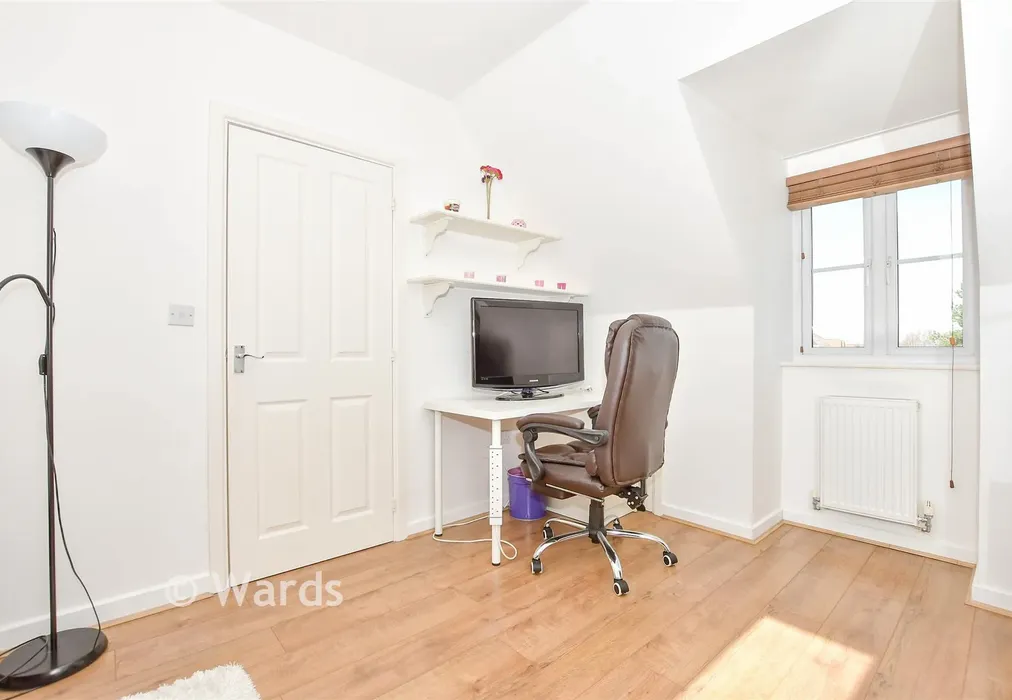 Bedroom 2 - The Farrows, Maidstone, Kent - Wards of Kent