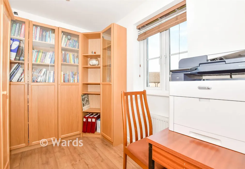 Bedroom 5 - The Farrows, Maidstone, Kent - Wards of Kent
