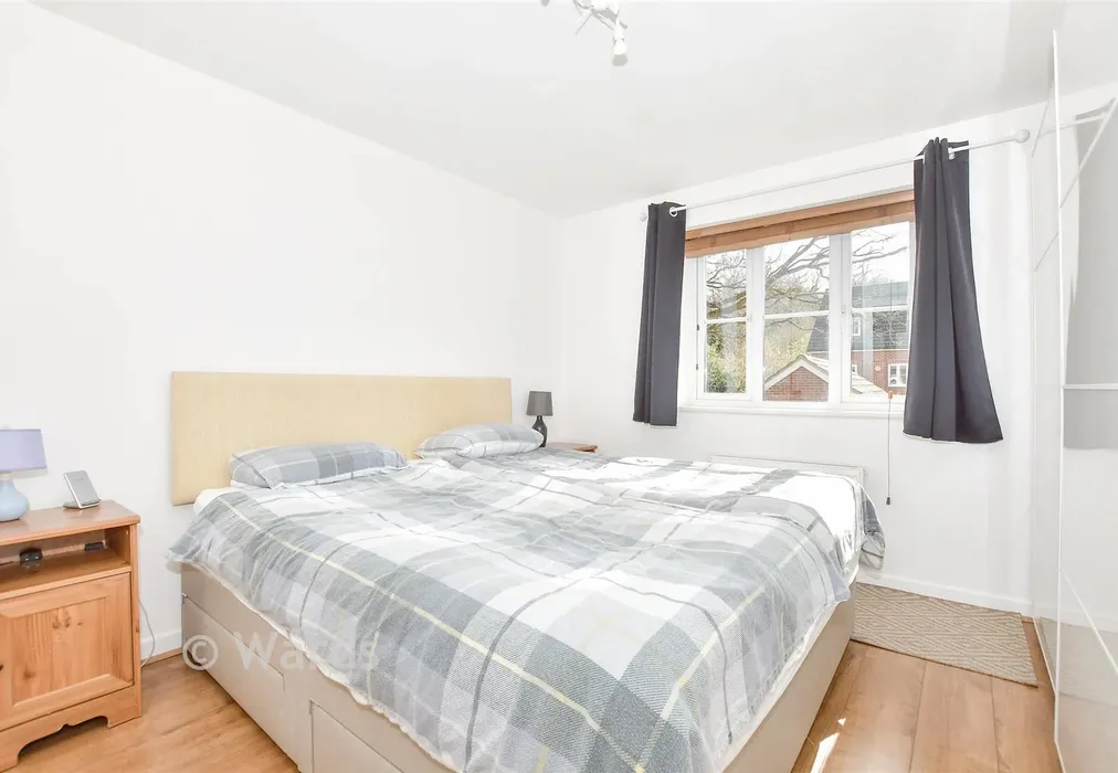Bedroom 1 - The Farrows, Maidstone, Kent - Wards of Kent