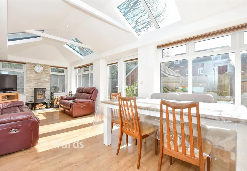 Sun Room - The Farrows, Maidstone, Kent - Wards of Kent