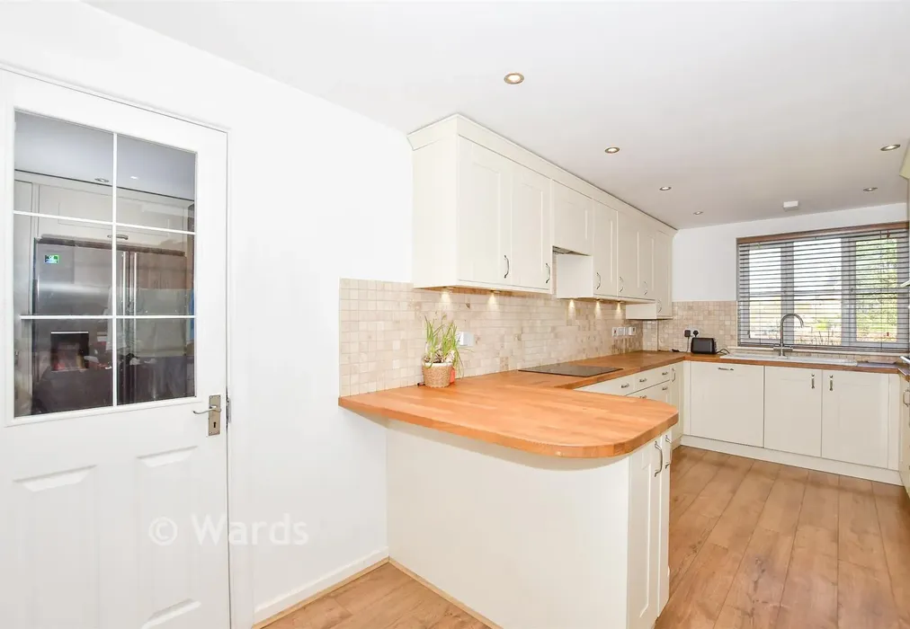 Kitchen - The Farrows, Maidstone, Kent - Wards of Kent