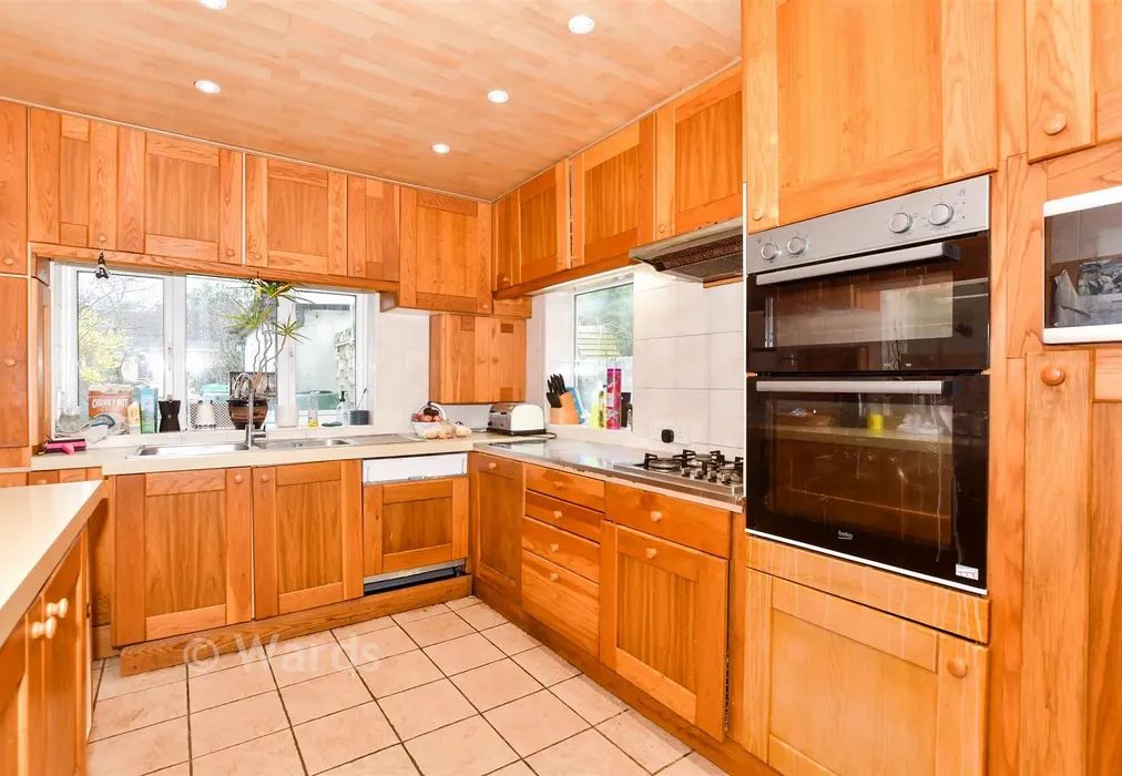 Kitchen - Maidstone Road, Paddock Wood, Kent - Wards of Kent