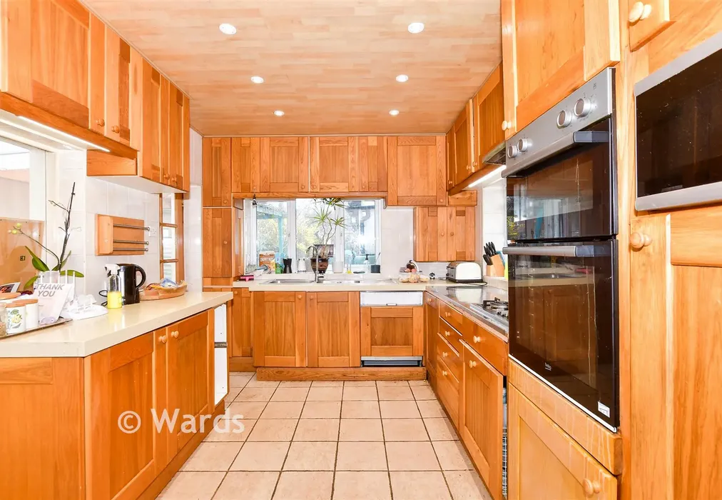 Kitchen - Maidstone Road, Paddock Wood, Kent - Wards of Kent