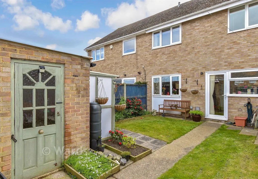 Rear Garden - Thatchers Lane, Cliffe, Rochester, Kent - Wards of Kent