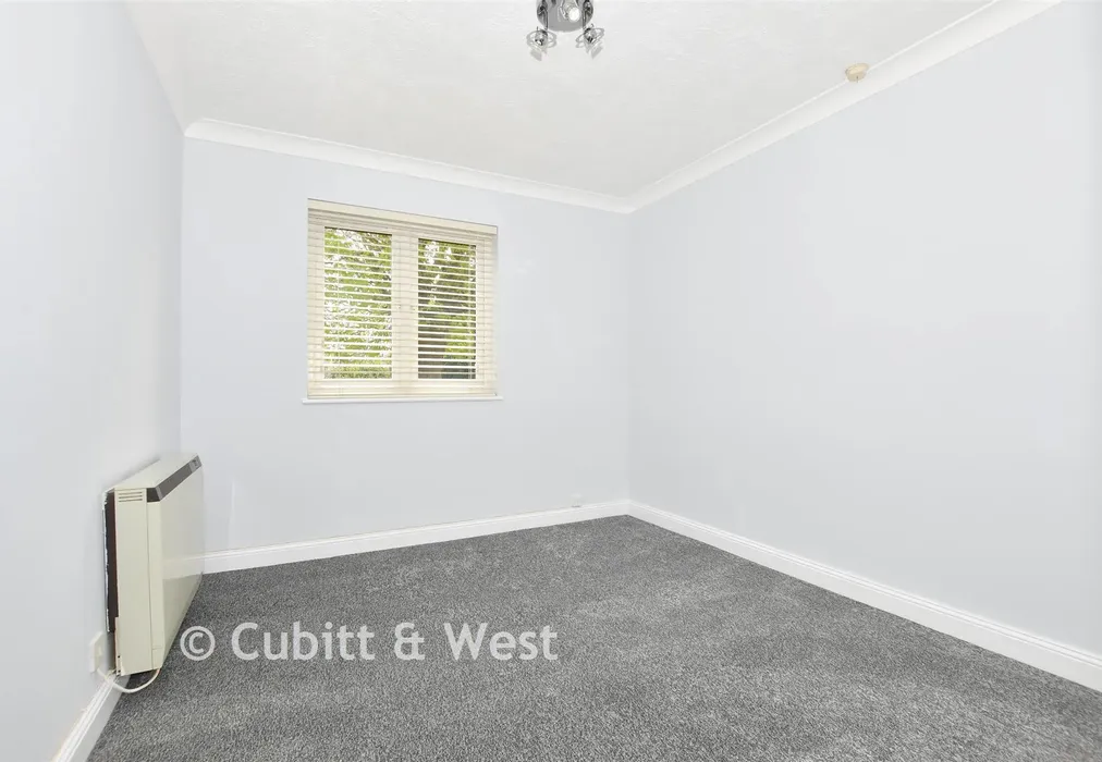 Bedroom - Brighton Road, Crawley, West Sussex - Wards of Kent