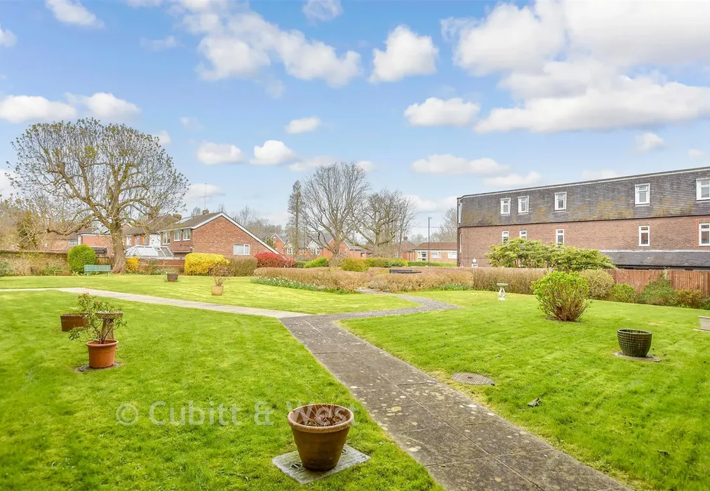 Communal Gardens - Brighton Road, Crawley, West Sussex - Wards of Kent