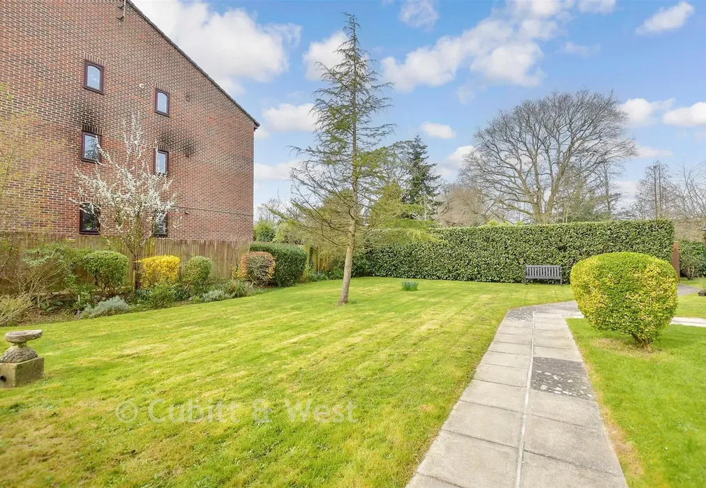 Communal Gardens - Brighton Road, Crawley, West Sussex - Wards of Kent