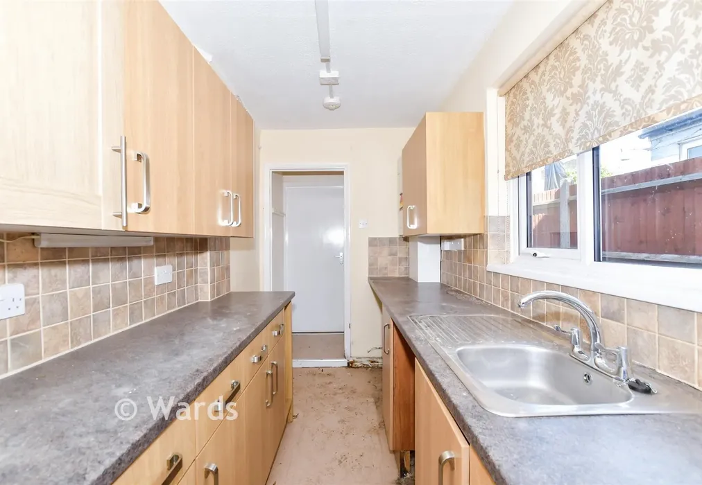 Kitchen - Randall Street, Maidstone, Kent - Wards of Kent