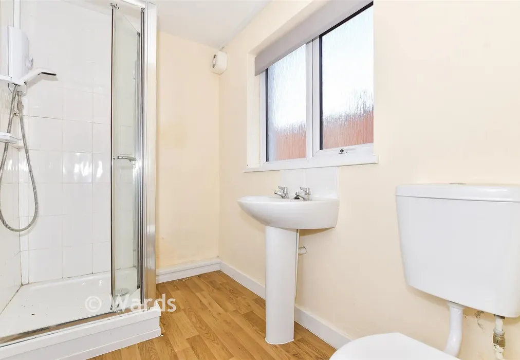 Kitchen - Randall Street, Maidstone, Kent - Wards of Kent