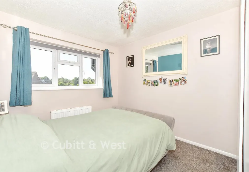 Bedroom 1 - Springfield Close, Lavant, Chichester, West Sussex - Wards of Kent