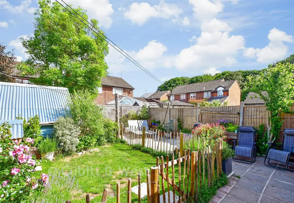 Rear Garden - Springfield Close, Lavant, Chichester, West Sussex - Wards of Kent