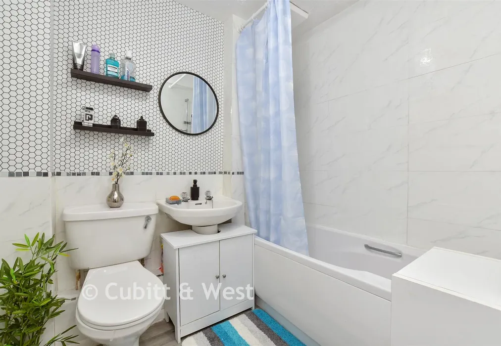 Bathroom - Rossignol Gardens, Carshalton, Surrey - Wards of Kent