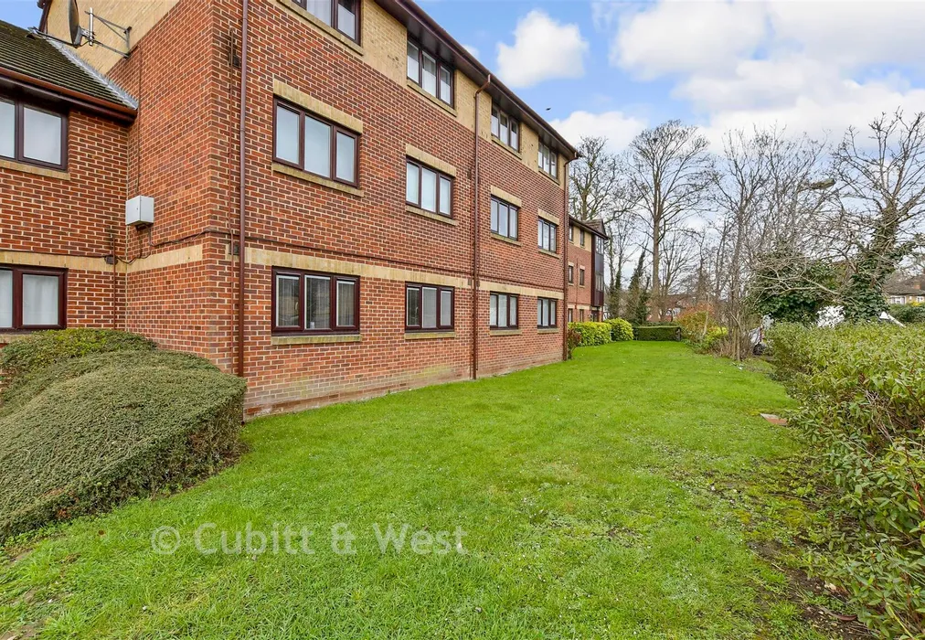 Communal Gardens - Rossignol Gardens, Carshalton, Surrey - Wards of Kent