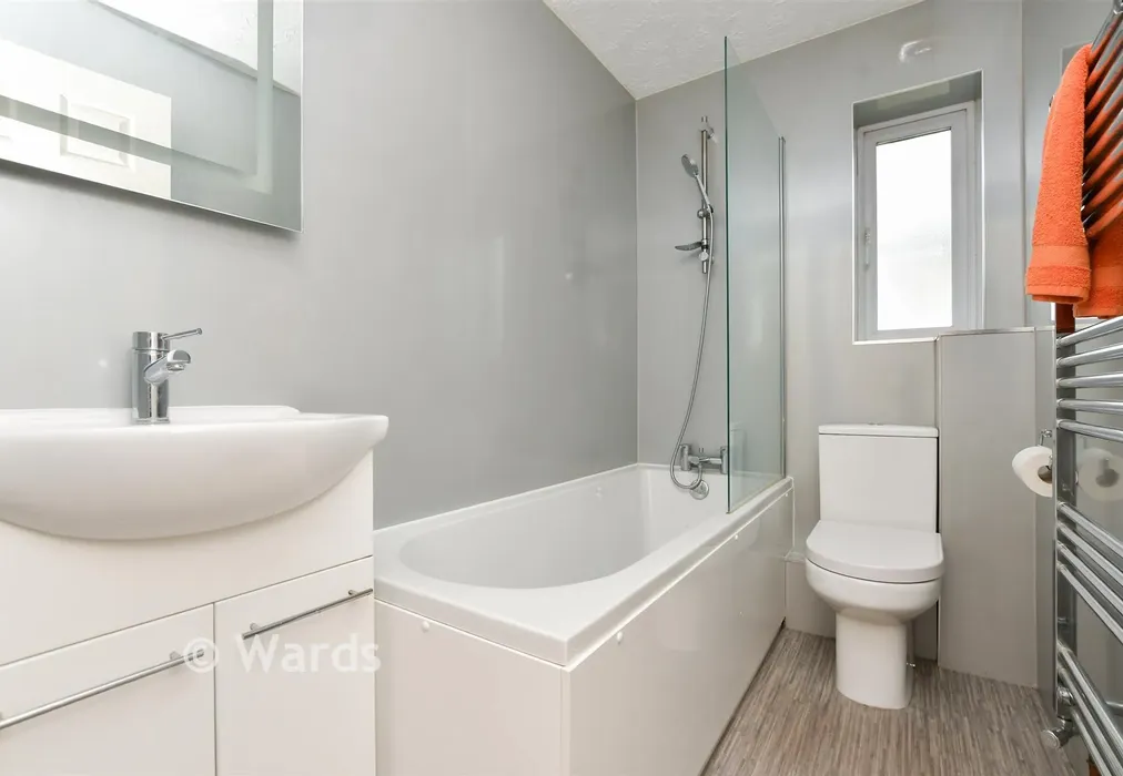 Bathroom - Burgess Close, Minster, Ramsgate, Kent - Wards of Kent