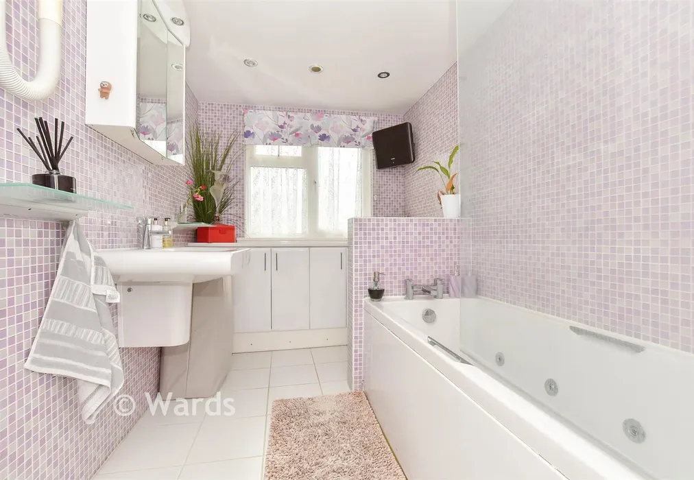 En-Suite Bathroom - Cedar Road, Sturry, Canterbury, Kent - Wards of Kent