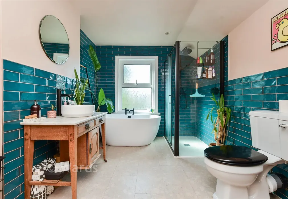 Bathroom - Sweyn Road, Cliftonville, Margate, Kent - Wards of Kent
