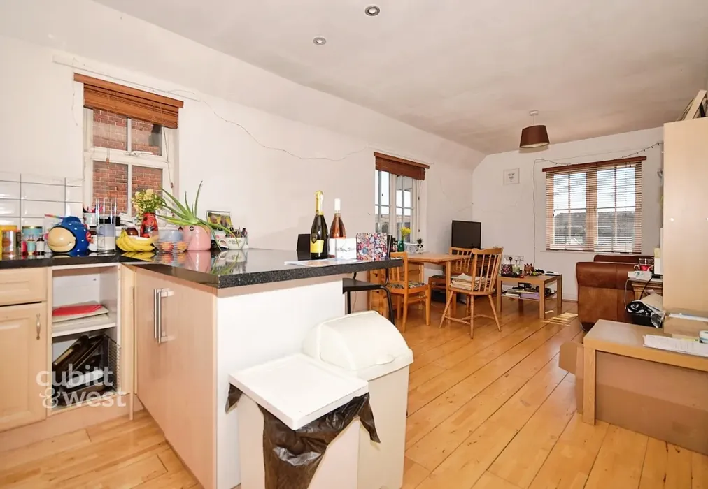 9ad26c52-DSC_4213 - St. Agnes Place Chichester PO19 - Wards of Kent