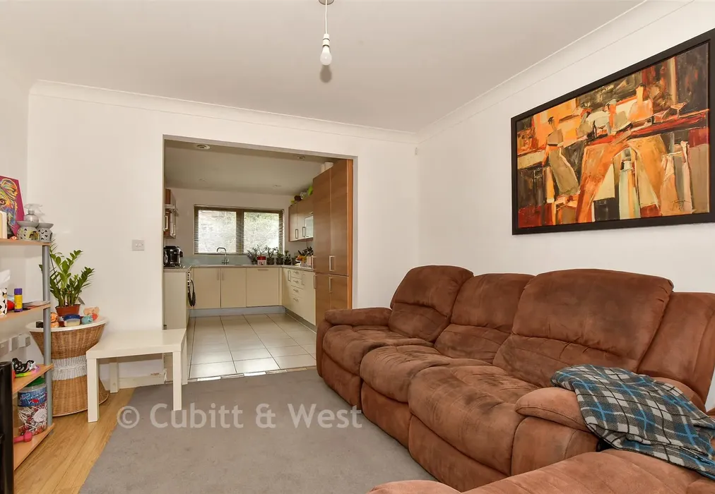Dining Area - Delrogue Road, Crawley, West Sussex - Wards of Kent