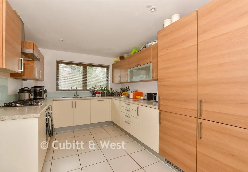 Kitchen Area - Delrogue Road, Crawley, West Sussex - Wards of Kent
