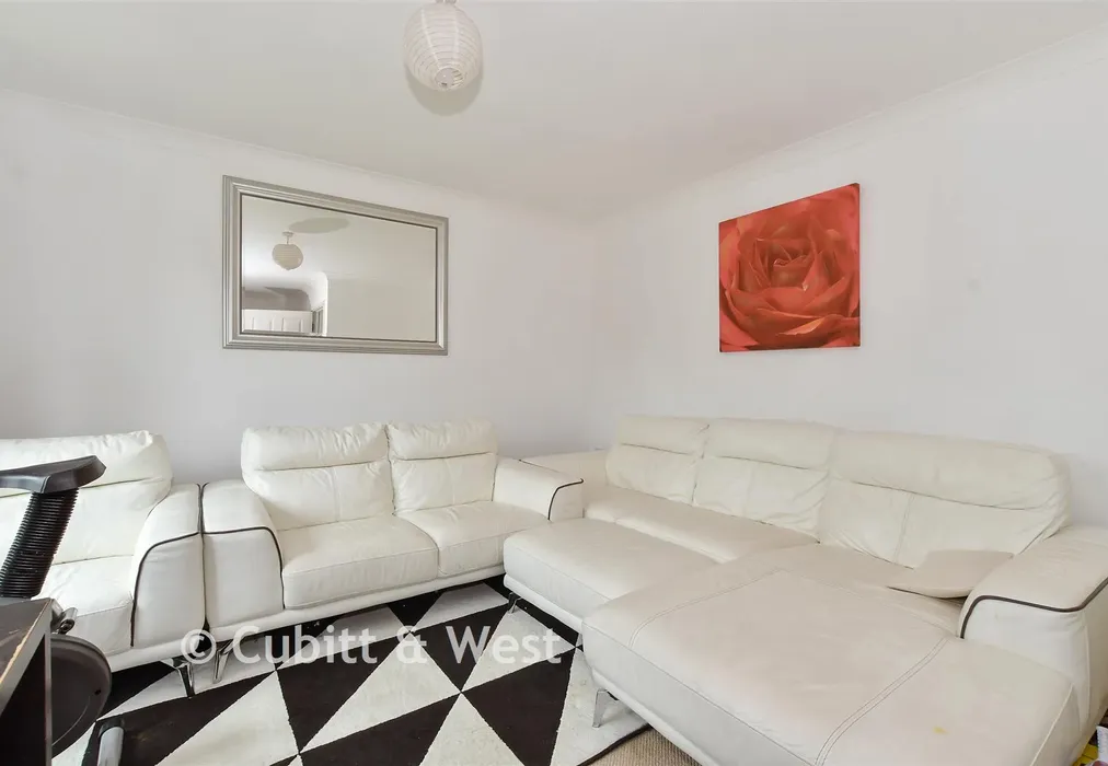 Lounge - Delrogue Road, Crawley, West Sussex - Wards of Kent