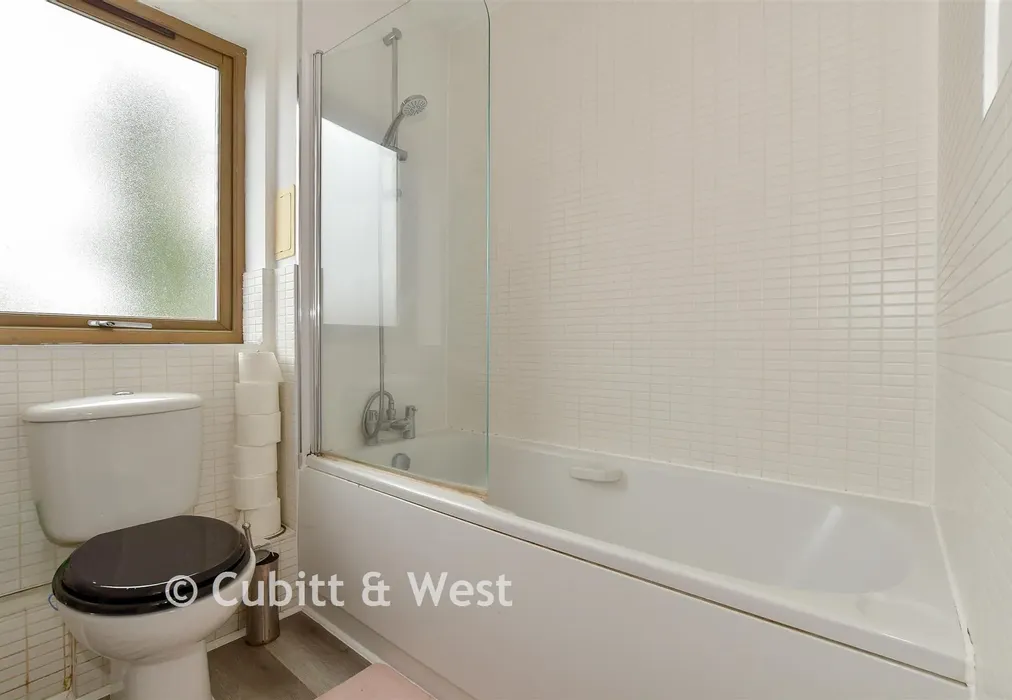 Bathroom - Delrogue Road, Crawley, West Sussex - Wards of Kent