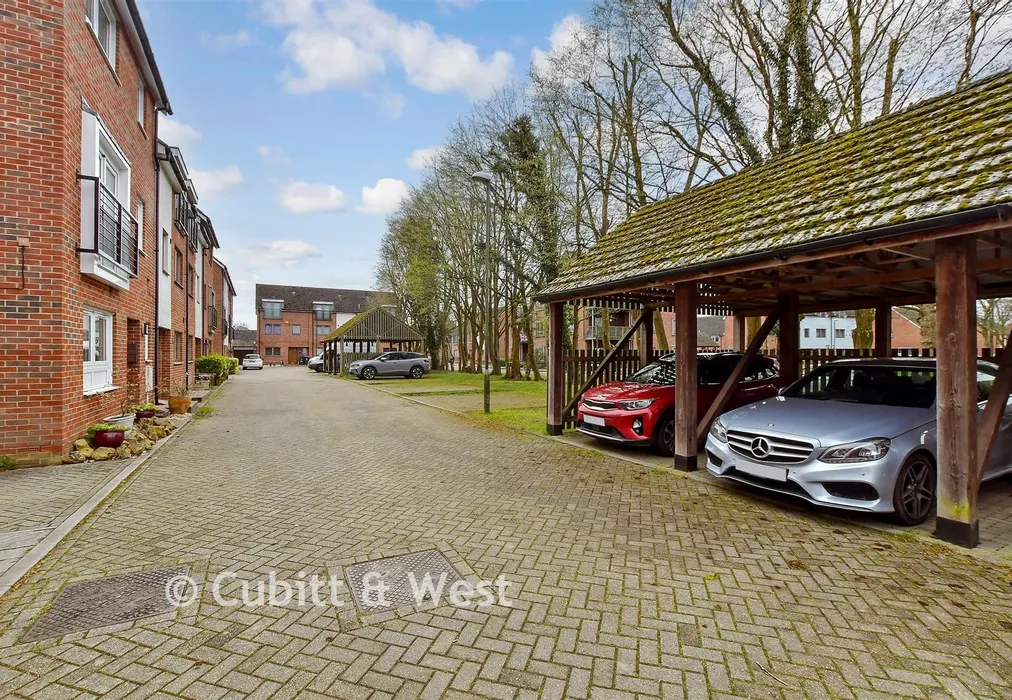 Driveway/Parking - Delrogue Road, Crawley, West Sussex - Wards of Kent