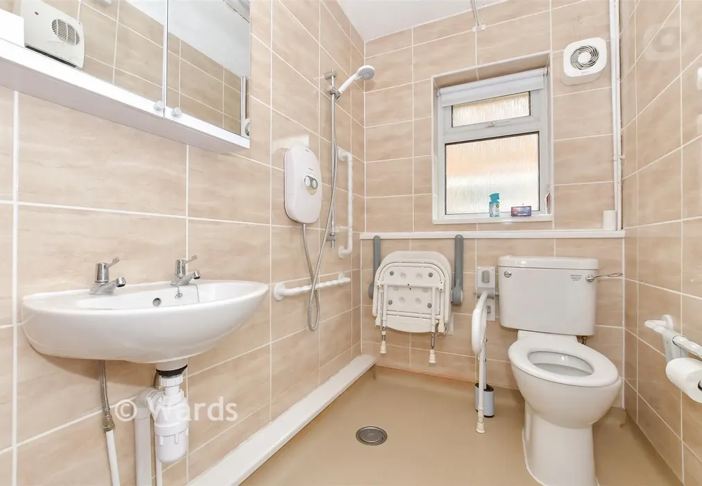 Wet Room - Northumberland Avenue, Kennington, Ashford, Kent - Wards of Kent