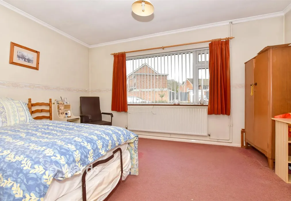 Bedroom 1 - Northumberland Avenue, Kennington, Ashford, Kent - Wards of Kent