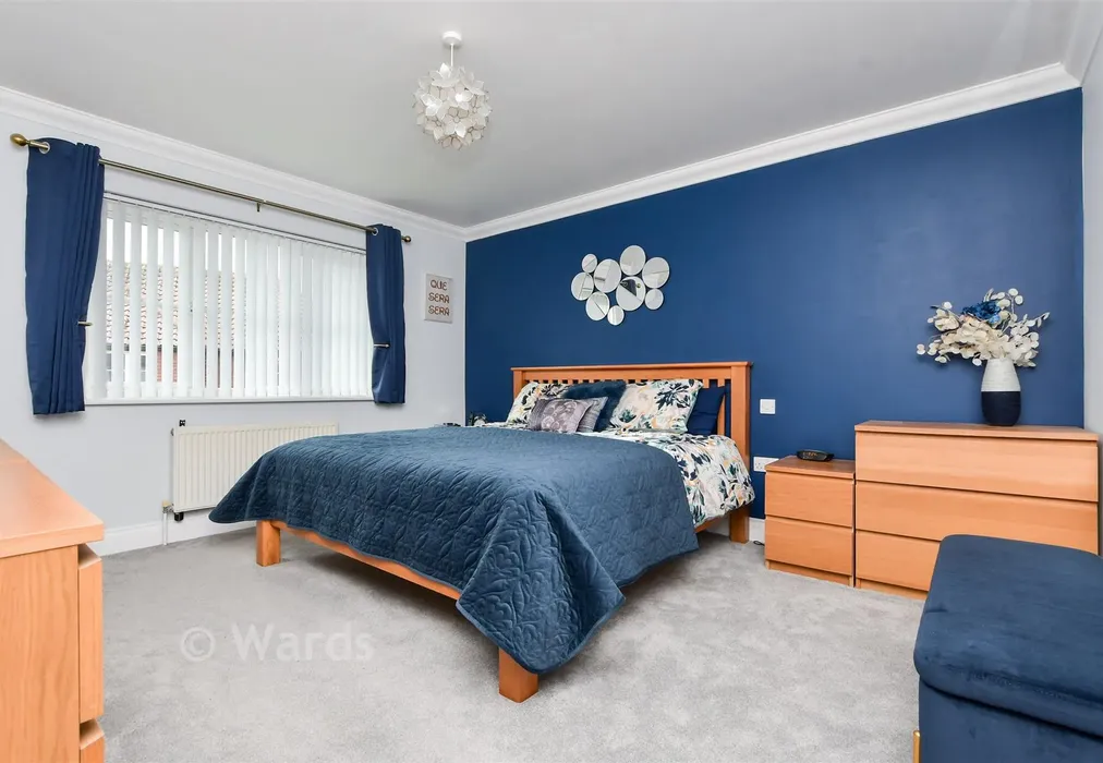 Bedroom 1 - Walnut Close, Broadstairs, Kent - Wards of Kent