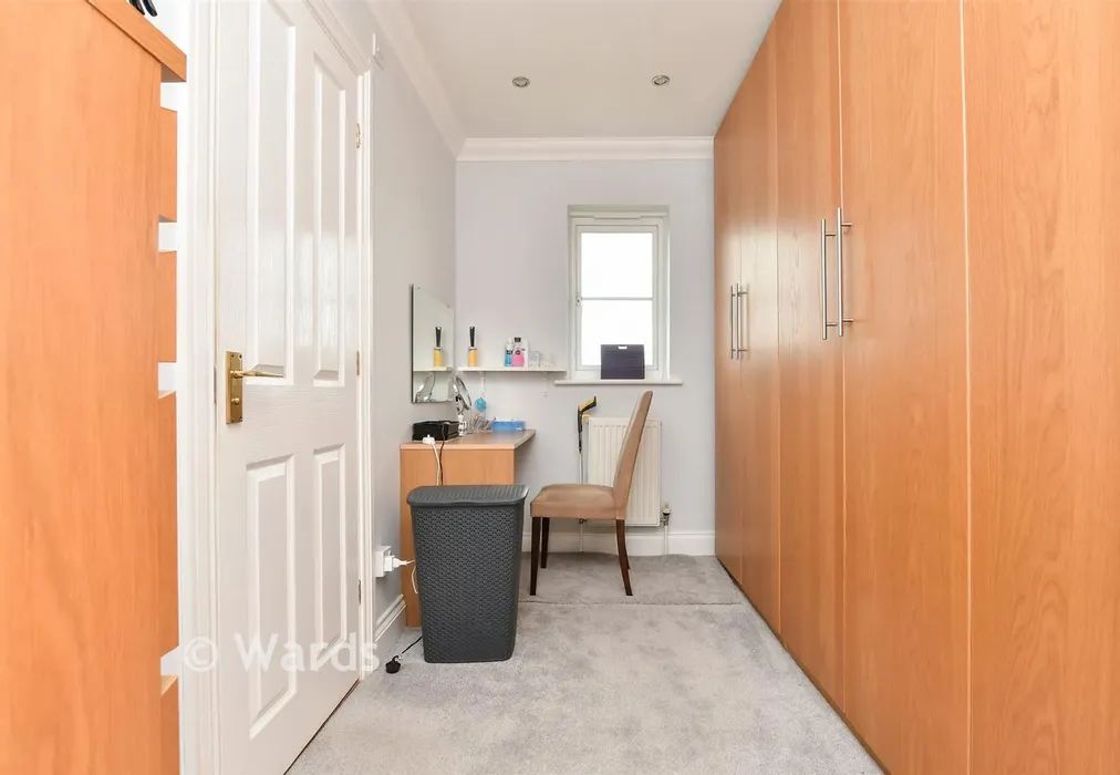 Dressing Room - Walnut Close, Broadstairs, Kent - Wards of Kent