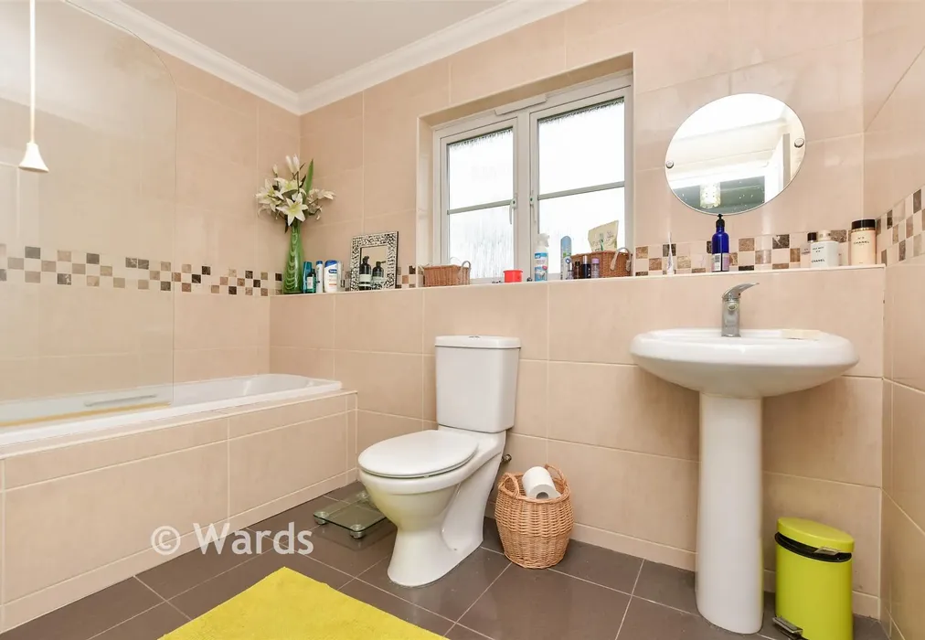 Bathroom - Walnut Close, Broadstairs, Kent - Wards of Kent