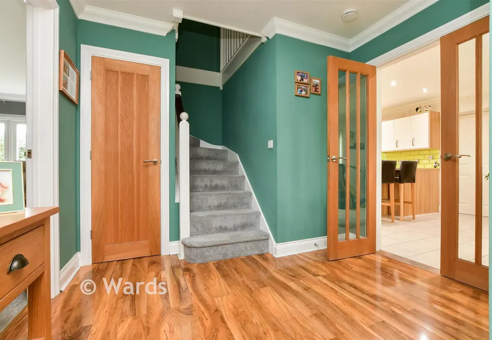 Entrance Hall - Walnut Close, Broadstairs, Kent - Wards of Kent
