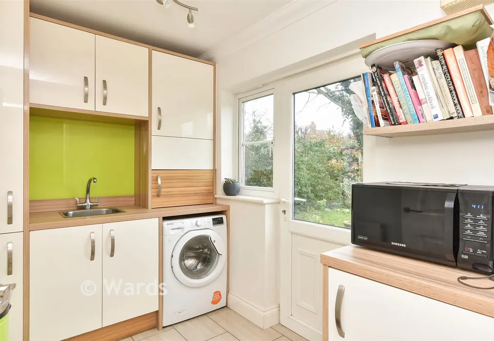 Utility Room - Walnut Close, Broadstairs, Kent - Wards of Kent