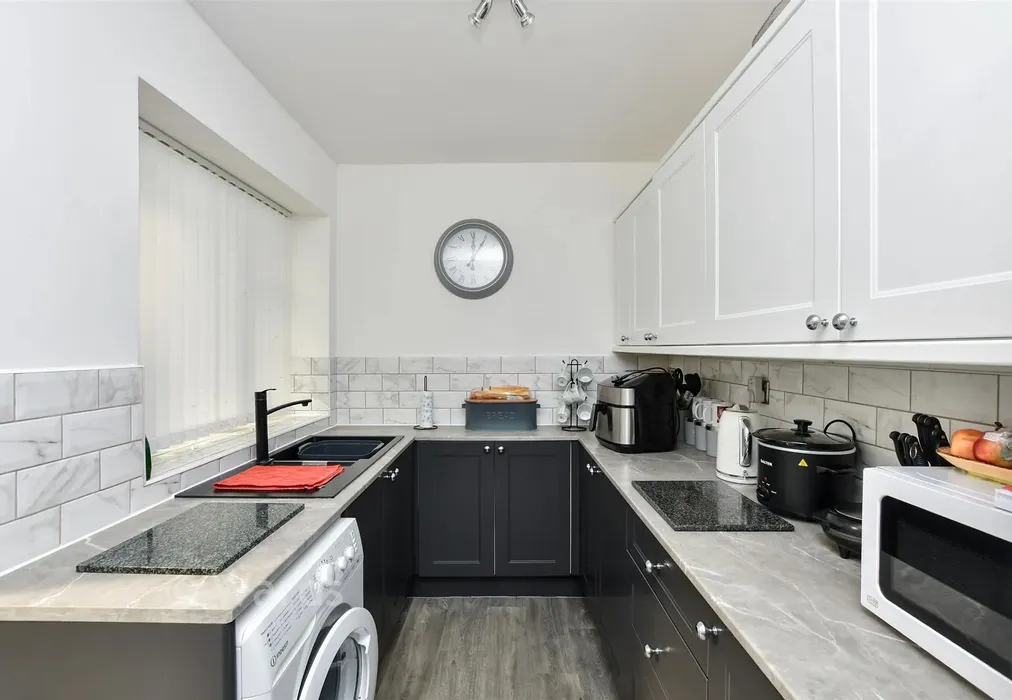 Kitchen - Stonehall Road, Lydden, Dover, Kent - Wards of Kent