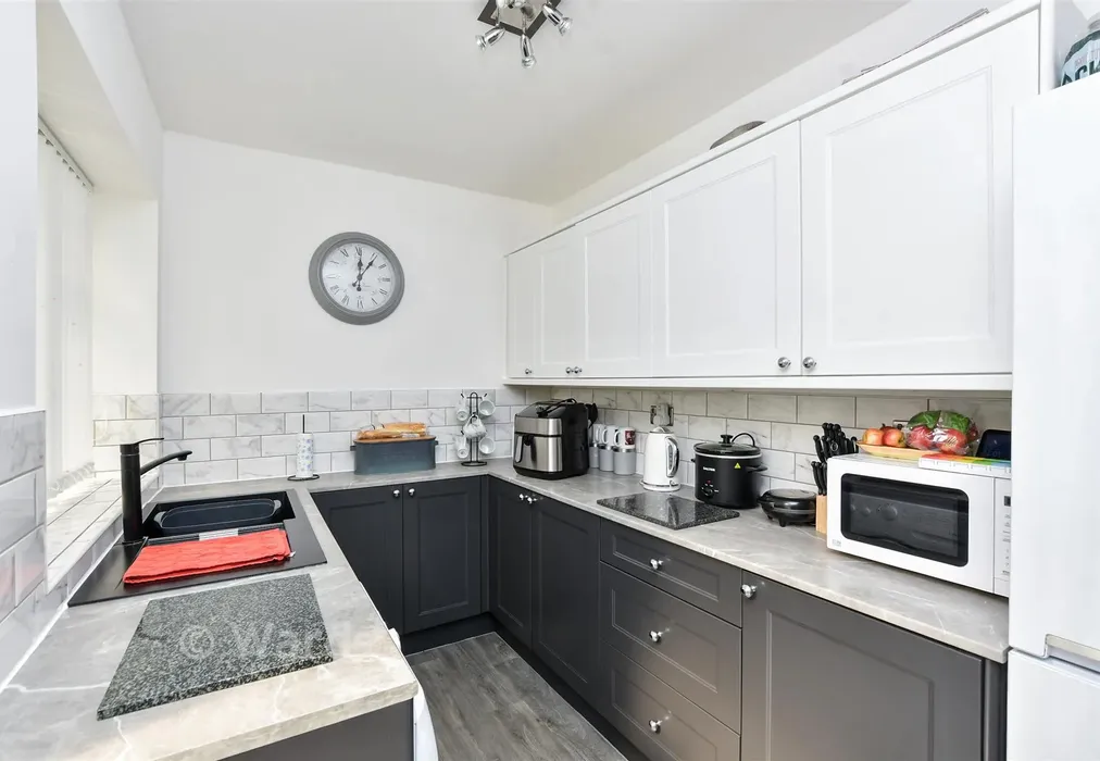 Kitchen - Stonehall Road, Lydden, Dover, Kent - Wards of Kent