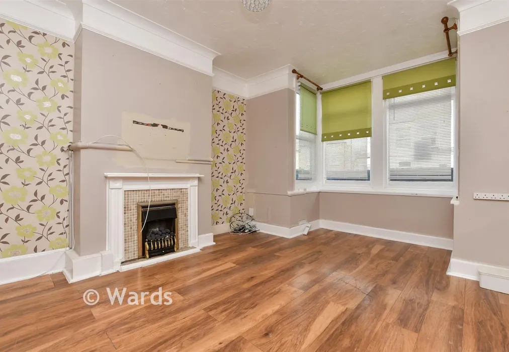 Lounge - Victoria Avenue, Margate, Kent - Wards of Kent